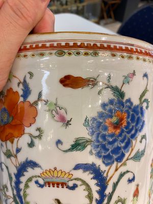 Een paar Chinese famille rose 'Pompadour' wijnkoelers, Qianlong — foto 13