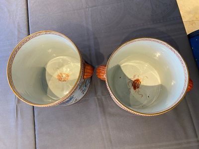 Een paar Chinese famille rose 'Pompadour' wijnkoelers, Qianlong — foto 4