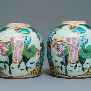 Een paar Chinese famille rose potten en een paar famille verte craquelé kommen, 19/20e eeuw — foto 6