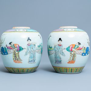 Een paar Chinese famille rose potten met verhalend decor, 19/20e eeuw — foto 1