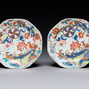 Een paar Chinese famille rose 'pseudo-tabaksbladeren' borden, Qianlong — foto 1
