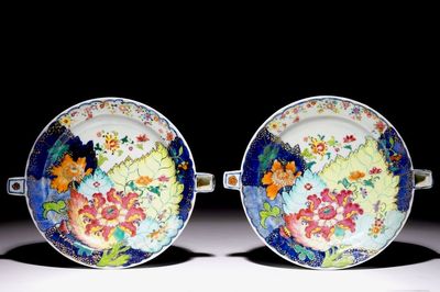 Een paar Chinese famille rose rechaud schotels met tabaksbladeren decor, Qianlong