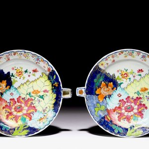 Een paar Chinese famille rose rechaud schotels met tabaksbladeren decor, Qianlong — foto 1