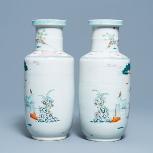 Een paar Chinese famille rose rouleau vazen met onsterfelijken, 19/20e eeuw — foto 3