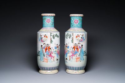 Een paar Chinese famille rose rouleau vazen, Qianlong merk, Republiek