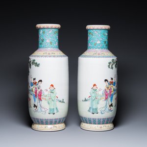 Een paar Chinese famille rose rouleau vazen, Qianlong merk, Republiek — foto 2