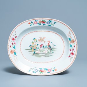 Een paar Chinese famille rose schotels met eenden in een vijver, Qianlong — foto 2