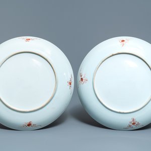 Een paar Chinese famille rose schotels met floraal decor, Qianlong — foto 2