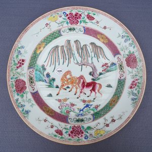 Een paar Chinese famille rose schotels met paarden, Yongzheng/Qianlong — foto 12