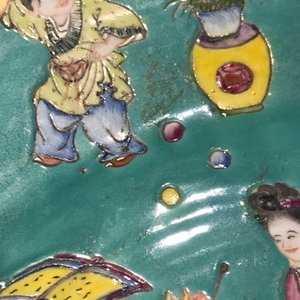 Een paar Chinese famille rose schotels met turquoise fondkleur, Jiaqing merk, 20e eeuw — foto 3