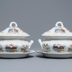 Een paar Chinese famille rose terrines op schotels voor de Nederlandse markt, wapen van Nauta Beuckens en Swalue, Qianlong — foto 1