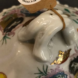 Een paar Chinese famille rose terrines op schotels voor de Nederlandse markt, wapen van Nauta Beuckens en Swalue, Qianlong — foto 12