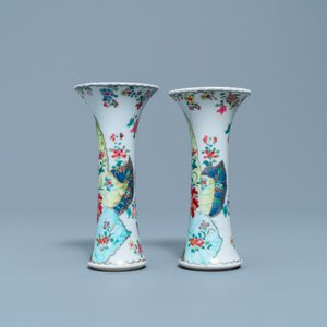 Een paar Chinese famille rose 'tobacco leaf' vaasjes en zes 'pseudo tobacco leaf' borden, Qianlong — foto 7