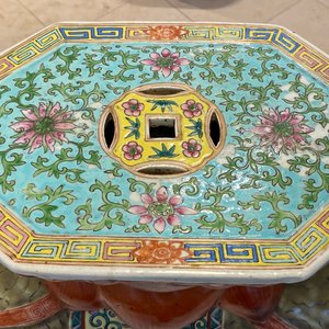 Een paar Chinese famille rose tuinzitten in de vorm van olifanten, 19/20e eeuw — foto 11