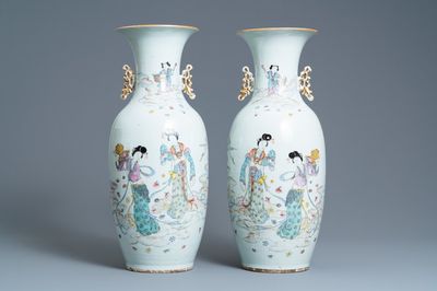 Een paar Chinese famille rose vazen, 19/20e eeuw