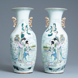 Een paar Chinese famille rose vazen, 19/20e eeuw — foto 1