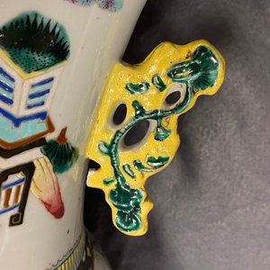 Een paar Chinese famille rose vazen, 19e eeuw — foto 13