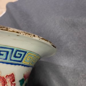 Een paar Chinese famille rose vazen, 19e eeuw — foto 18