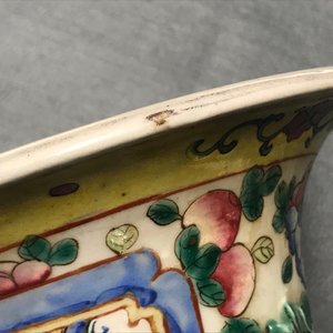 Een paar Chinese famille rose vazen, 19e eeuw — foto 7