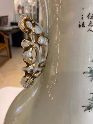 Een paar Chinese famille rose vazen, gesigneerd Yu Yongfeng 余永豐, gedateerd 1922 — foto 9