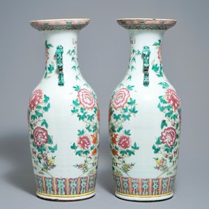 Een paar Chinese famille rose vazen met bloemen en vogels, 19e eeuw — foto 2