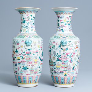 Een paar Chinese famille rose vazen met decor van antiquiteiten, 19e eeuw — foto 4
