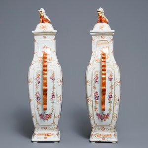 Een paar Chinese famille rose vazen met drakenoren, Qianlong — foto 4