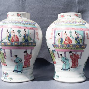 Een paar Chinese famille rose vazen met figuren in een tuin, Yongzheng — foto 14