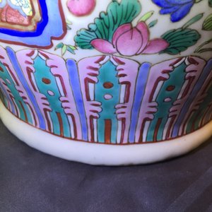 Een paar Chinese famille rose vazen met hofscènes, 19e eeuw — foto 16