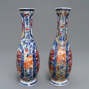 Een paar Chinese famille rose vazen met mandarijns decor, Qianlong — foto 4