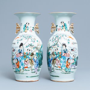 Een paar Chinese famille rose vazen met tweezijdig decor, 19/20e eeuw — foto 1