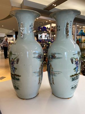 Een paar Chinese famille rose vazen met tweezijdig decor, 19/20e eeuw — foto 2