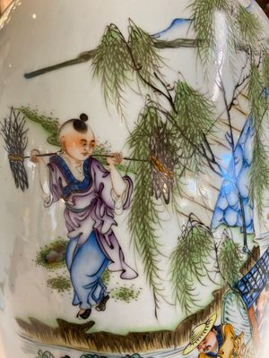 Een paar Chinese famille rose vazen met tweezijdig decor, 19/20e eeuw — foto 10