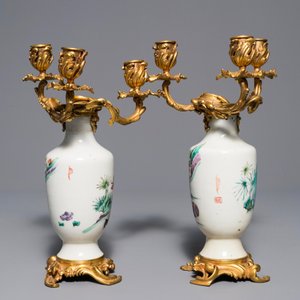 Een paar Chinese famille rose vazen met verguld bronzen kandelaars, Yongzheng — foto 3