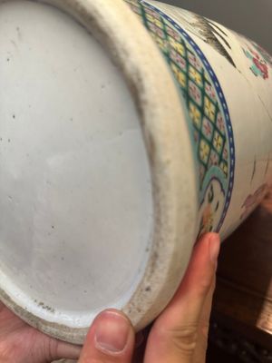 Een paar Chinese famille rose vazen met verhalend decor, 19e eeuw — foto 15