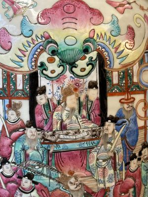 Een paar Chinese famille rose vazen met verhalend decor, 19e eeuw — foto 7