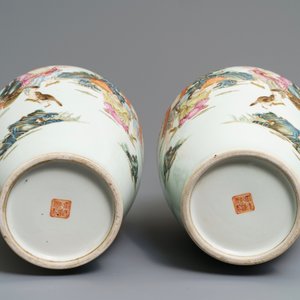 Een paar Chinese famille rose vazen, Qianlong merk, 20e eeuw — foto 5
