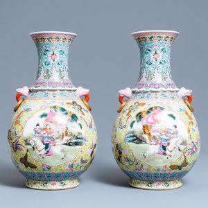 Een paar Chinese famille rose vazen, Qianlong merk, Republiek — foto 2