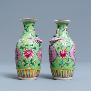 Een paar Chinese famille rose vazen voor de Straits of Peranakan markt, 19e eeuw — foto 2