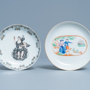 Een paar Chinese famille rose wapenborden, een grisaille schotel en een schotel met een schip, Qianlong — foto 4