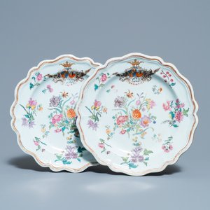 Een paar Chinese famille rose wapenborden voor de Deense markt, Qianlong — foto 1