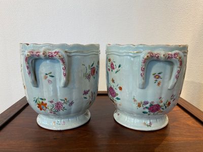 Een paar Chinese famille rose wijnkoelers, Qianlong — foto 2