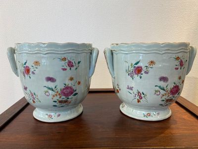 Een paar Chinese famille rose wijnkoelers, Qianlong — foto 3