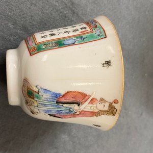 Een paar Chinese famille rose 'Wu Shuang Pu' koppen en schotels, 19e eeuw — foto 30