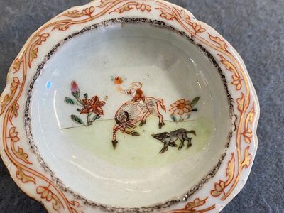 Een paar Chinese famille rose zoutvaten met jongens op buffels, Qianlong — foto 8