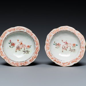 Een paar Chinese famille rose zoutvaten met jongens op buffels, Qianlong — foto 1