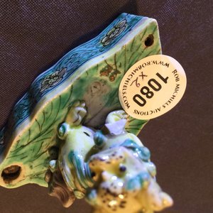 Een paar Chinese famille verte biscuit wierookhouders, Kangxi — foto 12
