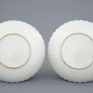 Een paar Chinese famille verte borden in Kakiemon stijl, Kangxi, 1ste kwart 18e eeuw — foto 2