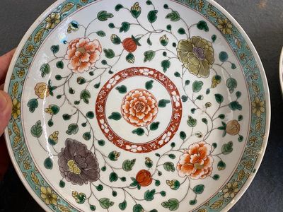 Een paar Chinese famille verte borden, Kangxi — foto 2