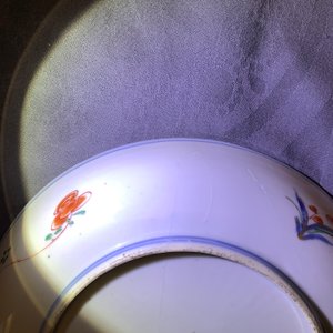 Een paar Chinese famille verte borden met eenden in een lotusvijver, Kangxi — foto 12